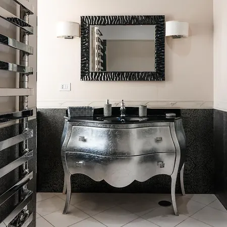 Golden Garden Neapol